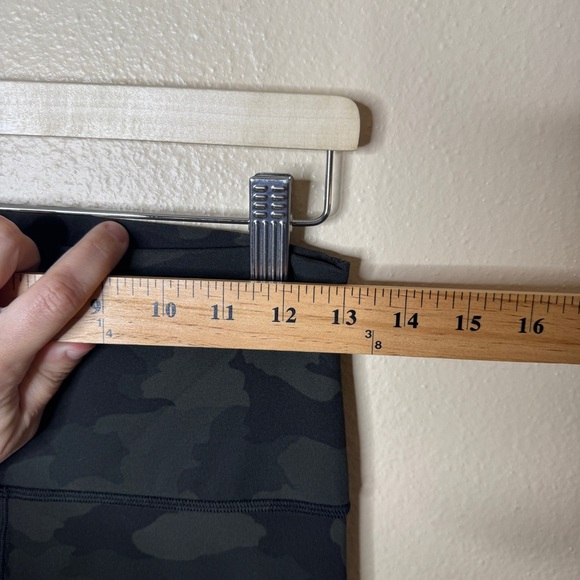 Lululemon Leggings Women's 8 Green Camo Align HR Crop 21” *Nulu - Picture 4 of 7